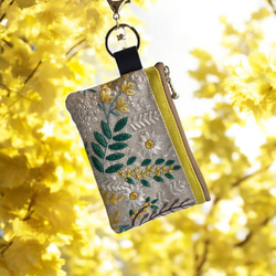 【1番人気】ミモザ柄★インド刺繍×帆布★キーホルダー付きフラットポーチ/マルチケース 5枚目の画像