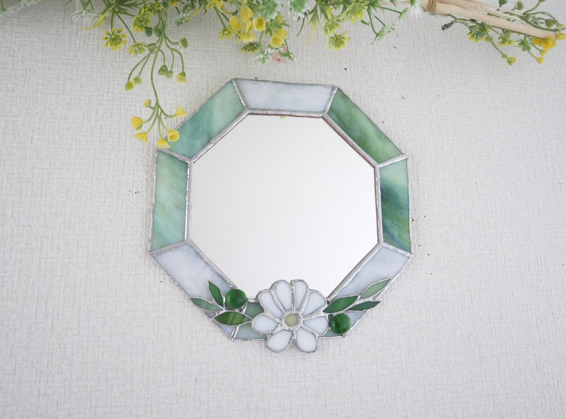 ✴︎:.。.ベージュの八角形鏡♪　（size20/max22）ステンドグラス