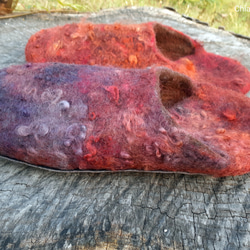羊毛フェルトのルームシューズ　赤と紫　（ウール・手染め・グラデーション・天然素材） 2枚目の画像
