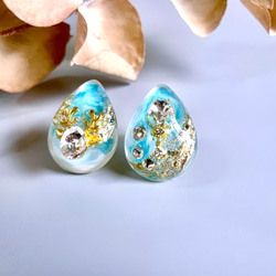 glass drop skyblue reindeer Earrings 3枚目の画像