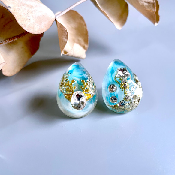 glass drop skyblue reindeer Earrings 4枚目の画像