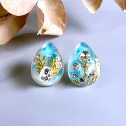 glass drop skyblue reindeer Earrings 1枚目の画像