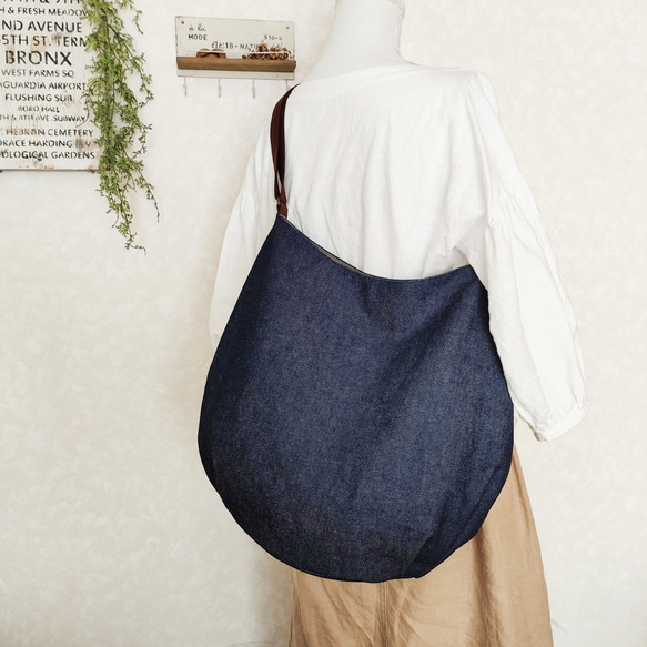 濃紺デニム丸底バック 　選べるタグ9種　 斜め掛けにも♪２way　☆受注製作☆ 5枚目の画像