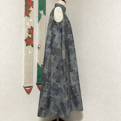 大島紬スタンドカラーAラインワンピース　年の名残　着物リメイク 3枚目の画像
