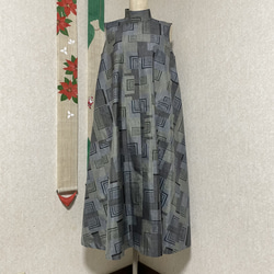 大島紬スタンドカラーAラインワンピース　年の名残　着物リメイク 1枚目の画像