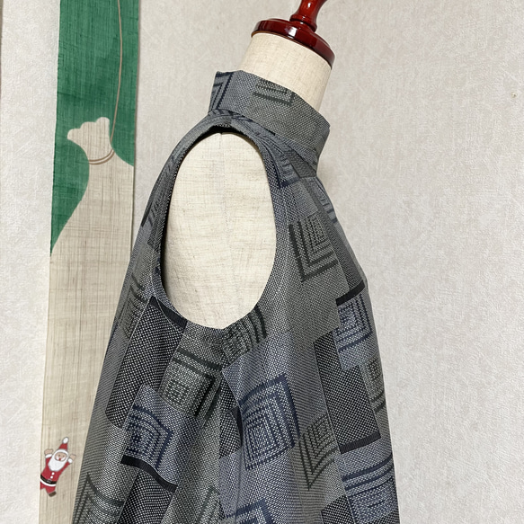 大島紬スタンドカラーAラインワンピース　年の名残　着物リメイク 4枚目の画像