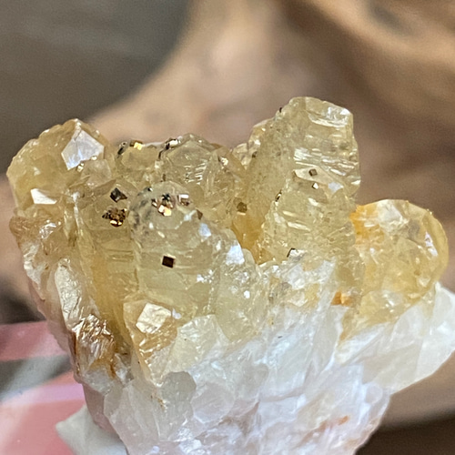 E-4 天然石 原石 クラスター オブジェ 置物 白 黄土色 鉱物標本