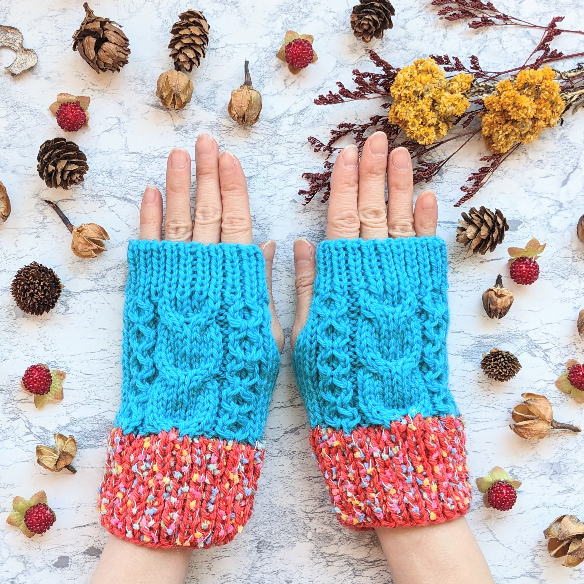 トッピングモールとウォッシャブルウールのハンドウォーマー