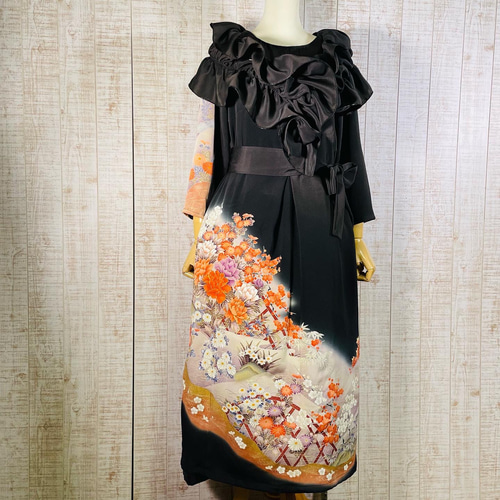 着物リメイク*牡丹に枝梅菊模様刺繍正絹黒留袖ワンピースM 着物リメイク*牡丹に枝梅菊模様刺繍正絹黒留袖ワンピースM