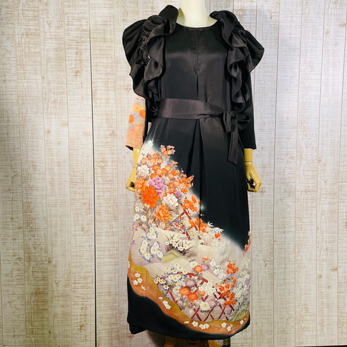 着物リメイク＊牡丹に枝梅菊模様刺繍正絹黒留袖ワンピースM