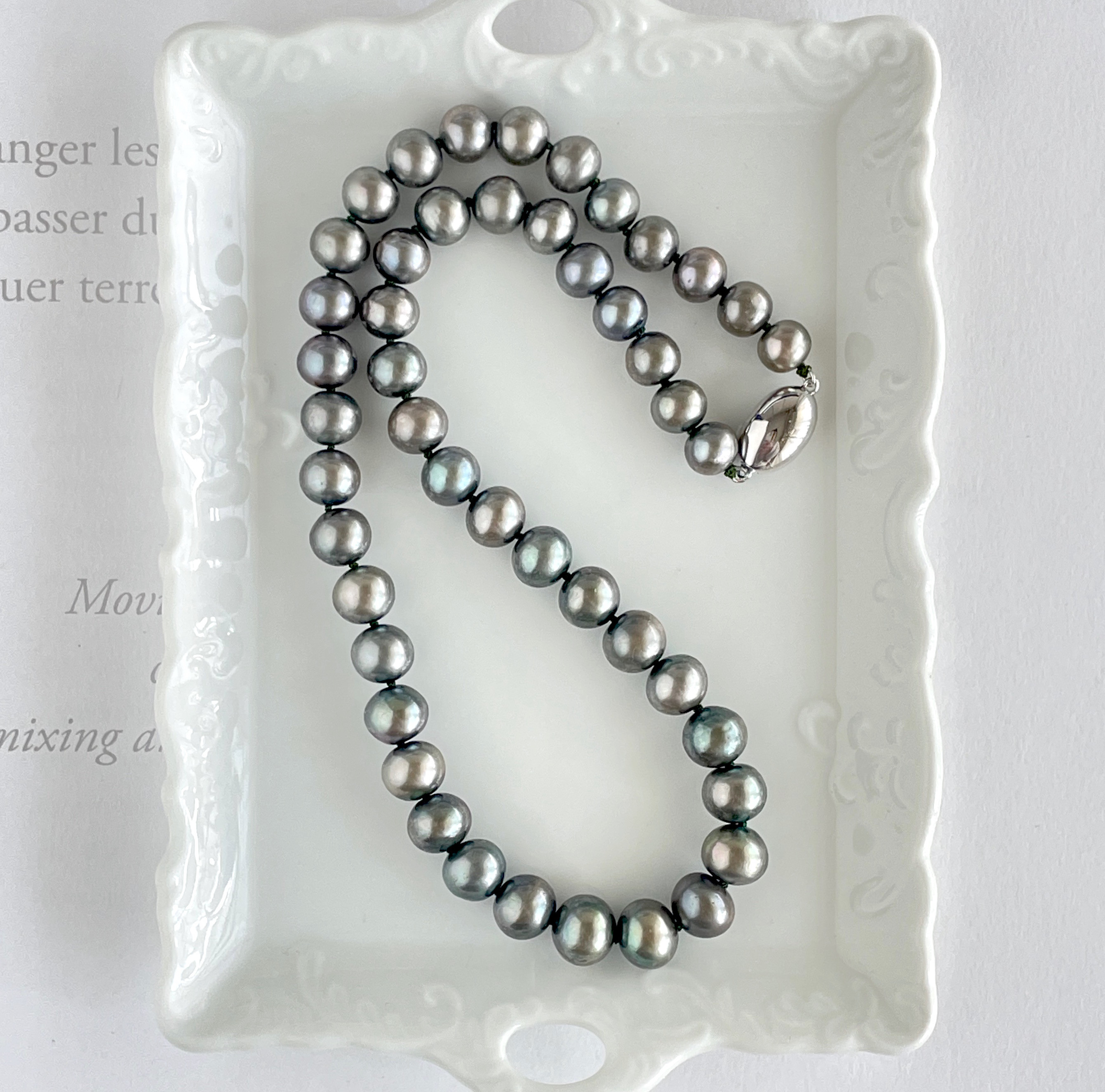 タヒチカラーに染まった大粒 淡水バロックパールのチョーカー  メンズパールにも　約8.5〜11mm