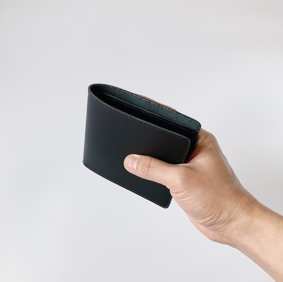 ヌメ革の二つ折り財布 「Bifold wallet (black)」 2枚目の画像