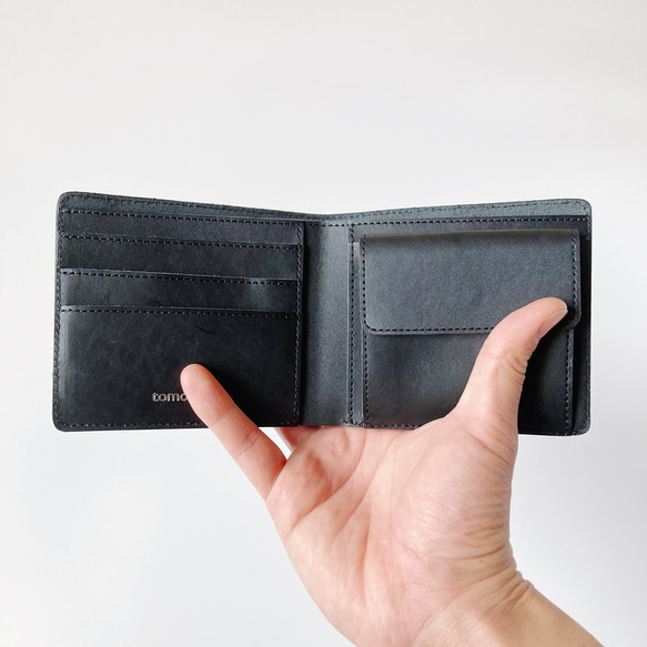 ヌメ革の二つ折り財布 「Bifold wallet (black)」 3枚目の画像