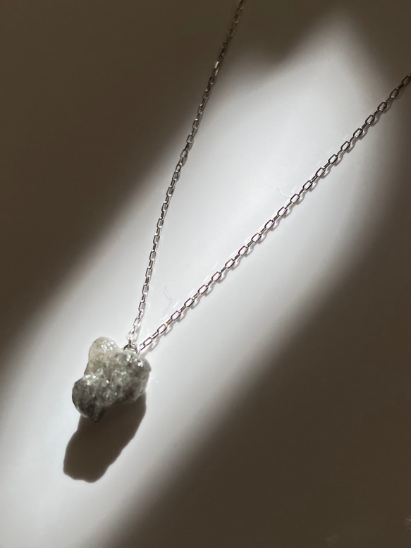 ダイヤモンド原石のペンダント(1Ct、ホワイトゴールドチェーン) 8枚目の画像