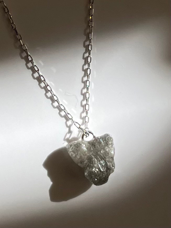 ダイヤモンド原石のペンダント(1Ct、ホワイトゴールドチェーン) 7枚目の画像