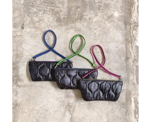 BLACK×NEON COLORスポーティサコッシュ サコッシュ ok!n!.y 通販