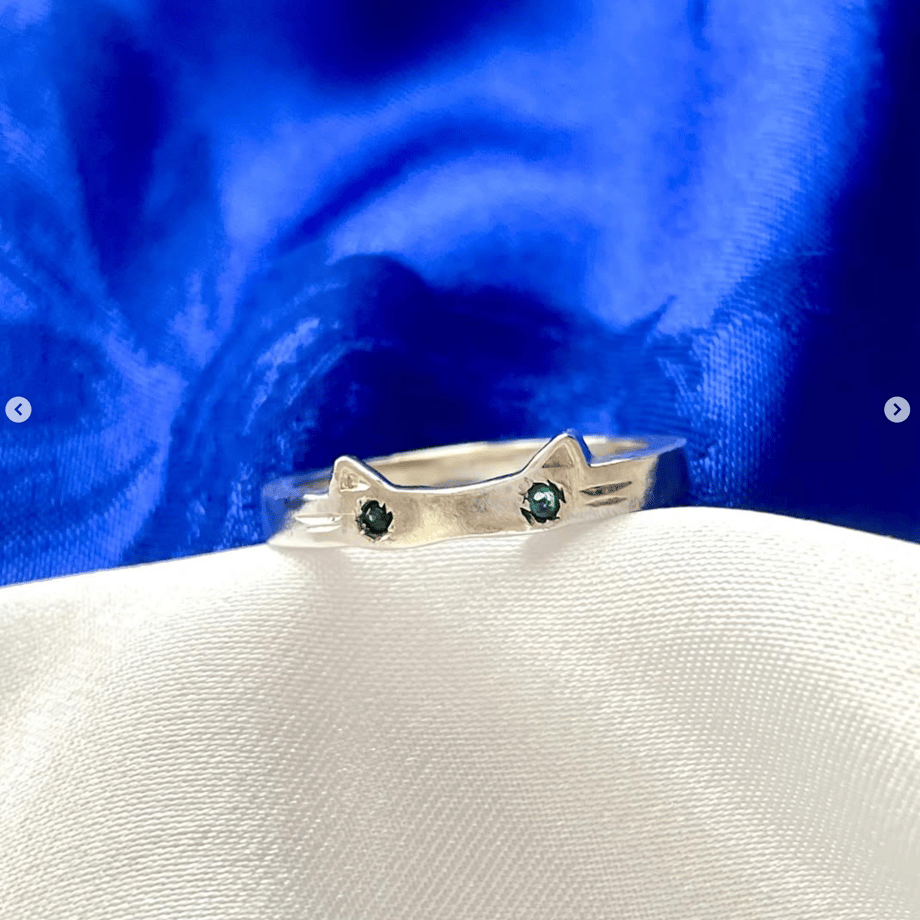 【ねこ守り 誕生石】エメラルドキャットリング｜Silver925・5月の誕生石