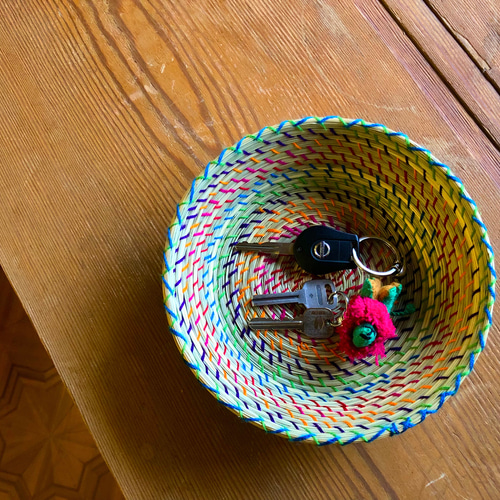 メキシコ バスケット わら製 メキシコ/藁】レインボーカラーバスケット（お皿タイプ