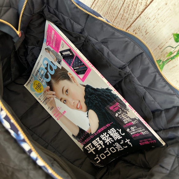 A4対応 3way リュックの紐を収納　サイドポケットが便利な　ショルダーバック　リュックサック　大人のハイビスカス柄 