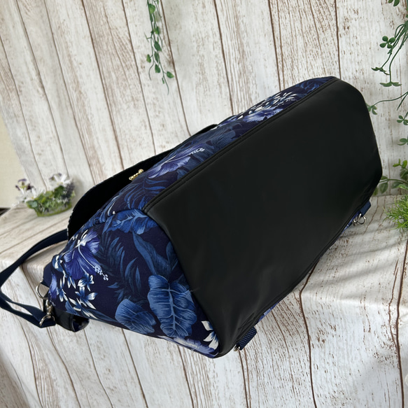 A4対応 3way リュックの紐を収納　サイドポケットが便利な　ショルダーバック　リュックサック　大人のハイビスカス柄 