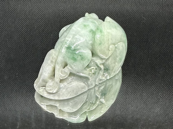 国宝級　糸魚川産最高級翡翠　精密彫刻貔貅 3枚目の画像