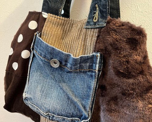 コロンとショルダーバッグ デニムリメイク モコモコ トートバッグ