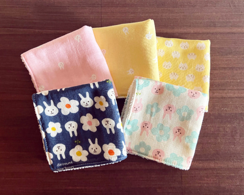 専用❤みかん❤ニット×６重ガーゼ⭐ハンドタオル❤花うさぎ…ブルー系① 専用❤みかん❤ニット×6重ガーゼ⭐ハンドタオル❤花うさぎ…ブルー
