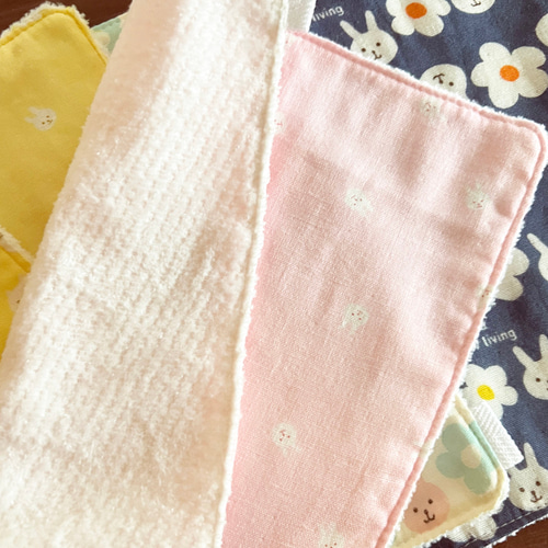 新作‼️ 優しいWガーゼタオルハンカチ ウサギさんと猫さん その他