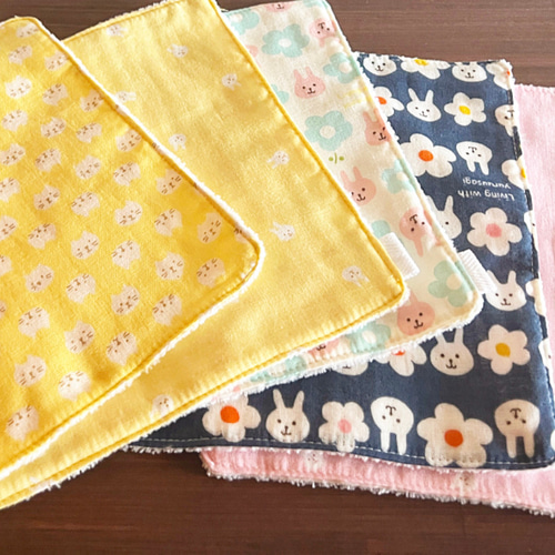 新作‼️ 優しいWガーゼタオルハンカチ ウサギさんと猫さん その他