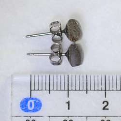 （1 件）方形拉長石耳釘（6 毫米，鈦柱） 第5張的照片