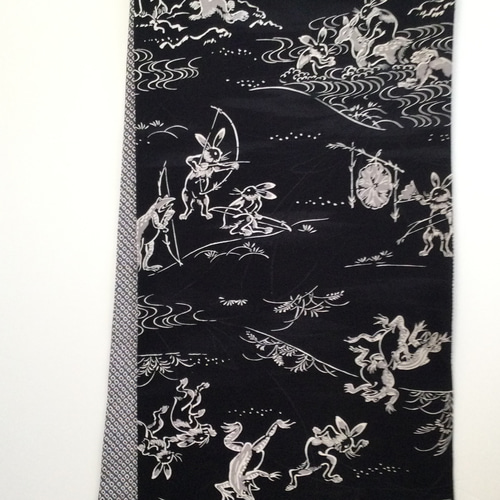 鳥獣戯画と総絞り 遊び心ある正絹のメンズリバーシブルマフラー