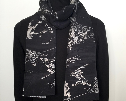 鳥獣戯画と総絞り 遊び心ある正絹のメンズリバーシブルマフラー