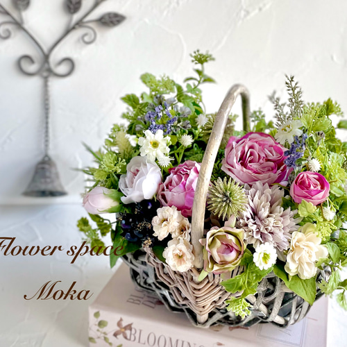 ピンクローズとマムのフラワーアレンジ バスケット アーティフィシャル