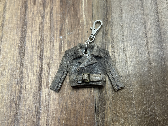 牛蠟皮革微型騎手夾克鑰匙扣 第2張的照片