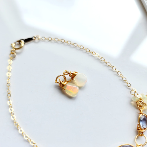 一点のみ】3石タンザナイトのワイヤーラッピングブレスレット  