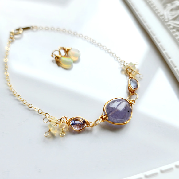 一点のみ】3石タンザナイトのワイヤーラッピングブレスレット  