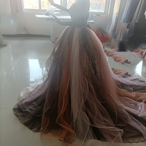 ブラウン 茶色 輝きな光彩を放つ キラキラチュールカラードレス 可愛い  