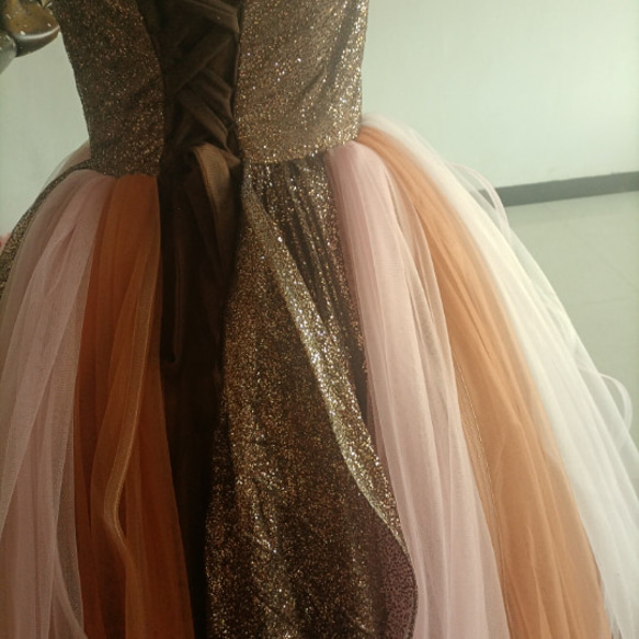 棕色閃閃發光的薄紗顏色連身裙，閃閃發光，可愛繫帶公主裙罩衫 第6張的照片