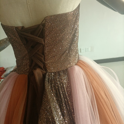 棕色閃閃發光的薄紗顏色連身裙，閃閃發光，可愛繫帶公主裙罩衫 第18張的照片