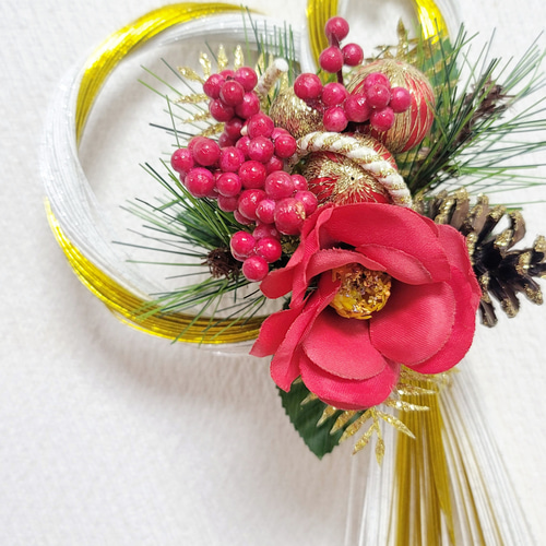 しめ縄リース　赤椿　白マム　扇　水引 お正月】紅椿・松 陽光水引飾り（白×赤）ゴールド 扇 正月飾り 松 椿