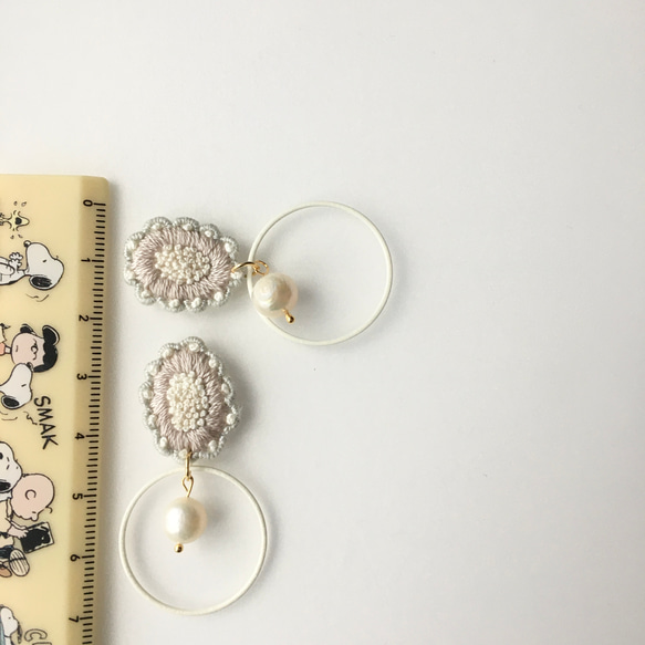 再販˖*259◇cham◇ピンク.ナチュラル.刺繍ピアス.刺繍イヤリング.刺繍アクセサリー.ハンドメイド.淡水パール 4枚目の画像