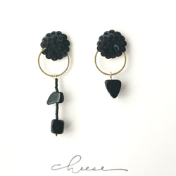 再販˖*kuro◇ブラック.刺繍ピアス.刺繍イヤリング.刺繍アクセサリー.黒
