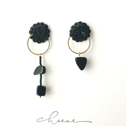 再販˖*kuro◇ブラック.刺繍ピアス.刺繍イヤリング.刺繍アクセサリー.黒