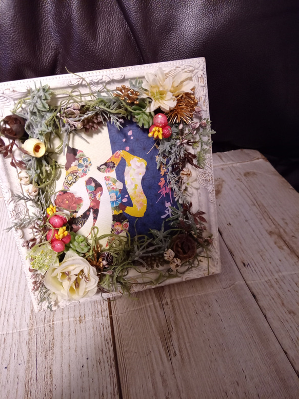お花とスパニッシュモスのフレーム飾り＾＾お正月のプリントつき＾＾外せます＾＾ 2枚目の画像