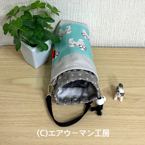 シーズーの柄の輸入生地を使った600ml対応ペットボトルホルダー
