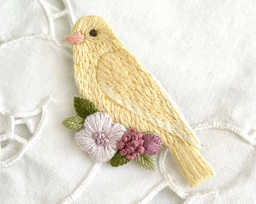 カナリアの刺繍ブローチ＊小鳥＊カナリヤ ブローチ capriccio 通販