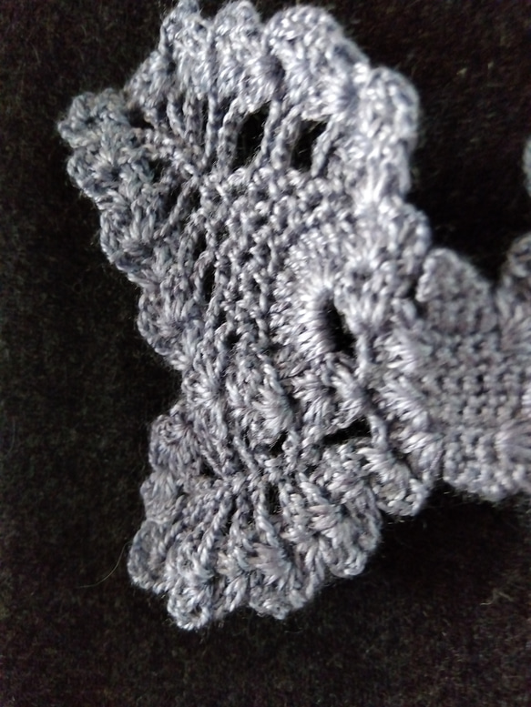 薄青紫　蝶のかぎ針編みネックレス 2枚目の画像