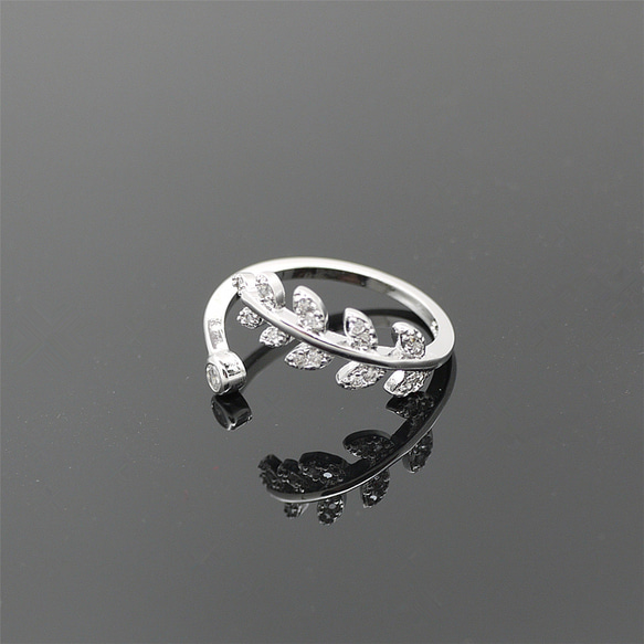 insクラシック　シンプル　オリーブの葉モチーフ　レディース　指輪　プラチナ色　百貨店の質 2枚目の画像