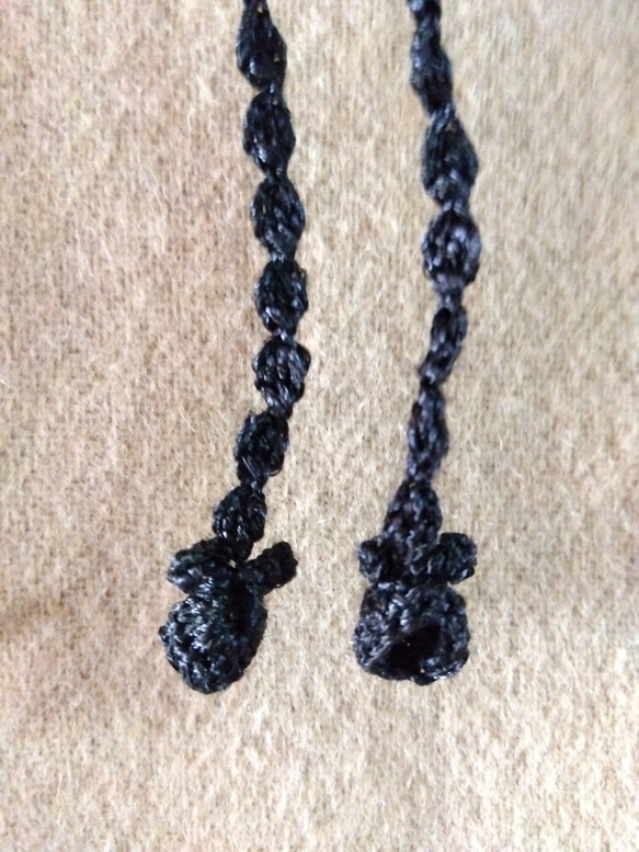 黒　蝶のかぎ針編みネックレス 4枚目の画像