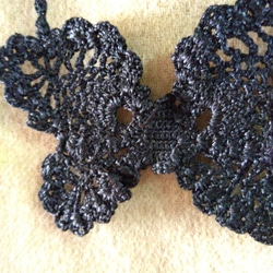 黒　蝶のかぎ針編みネックレス 2枚目の画像